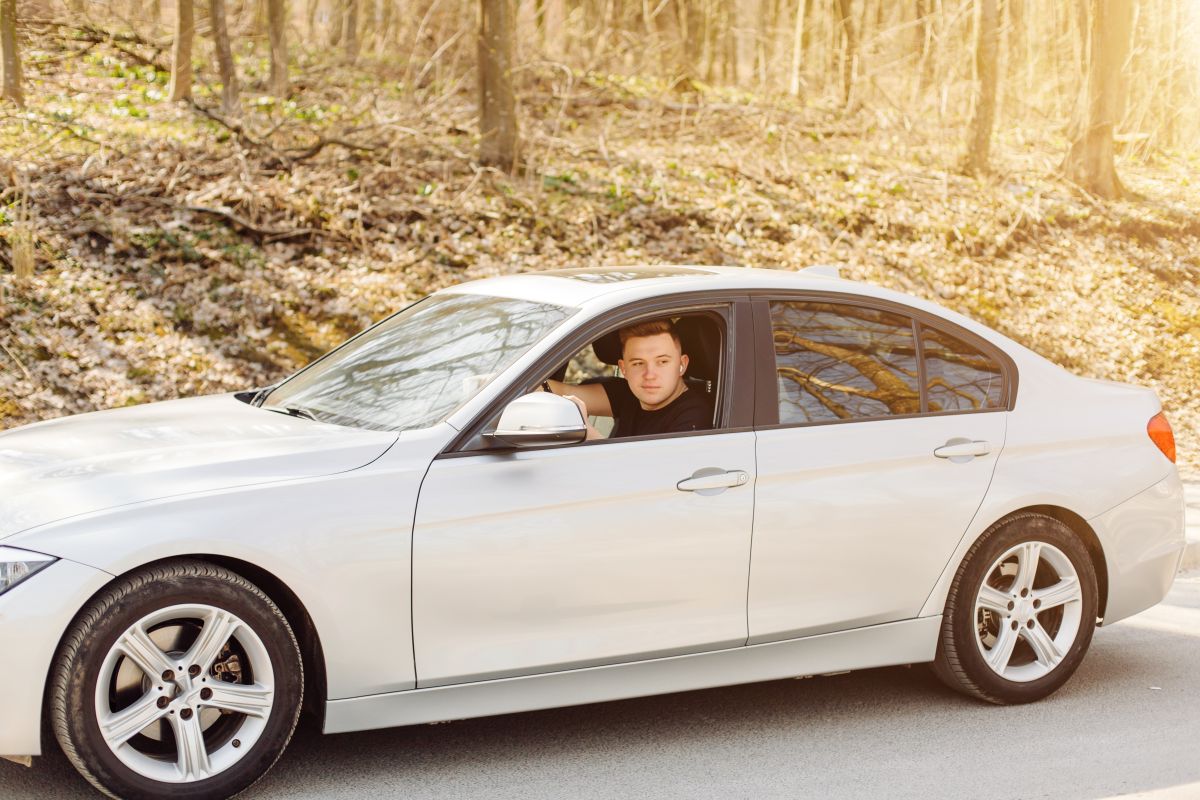 BMW E90 – jaki silnik jest najmniej awaryjny? Rzetelne porównanie benzyn i diesla